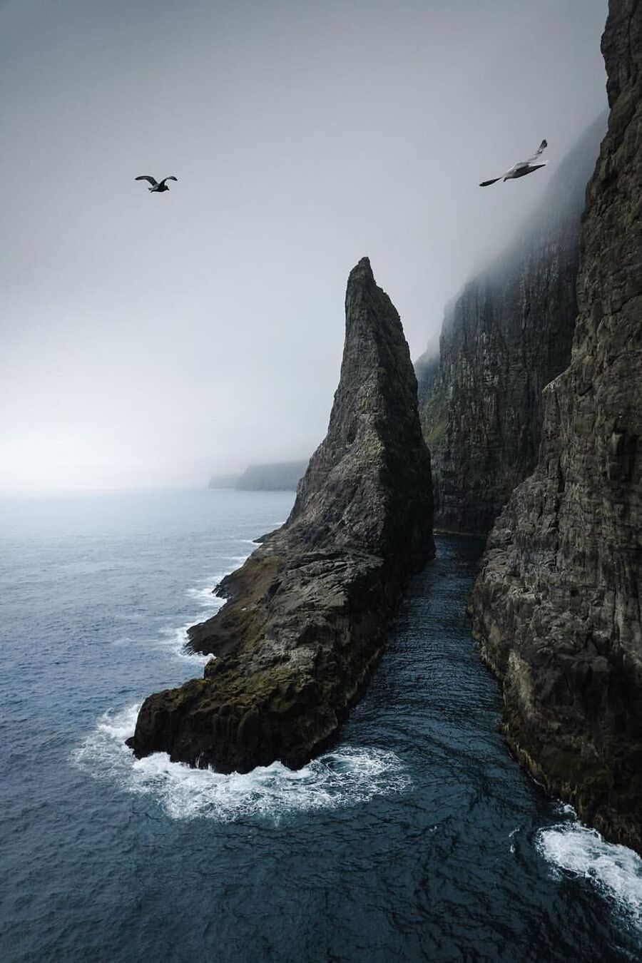 900x1350, 147 Kb / море, скалы, горы, Фарерские острова, Дания