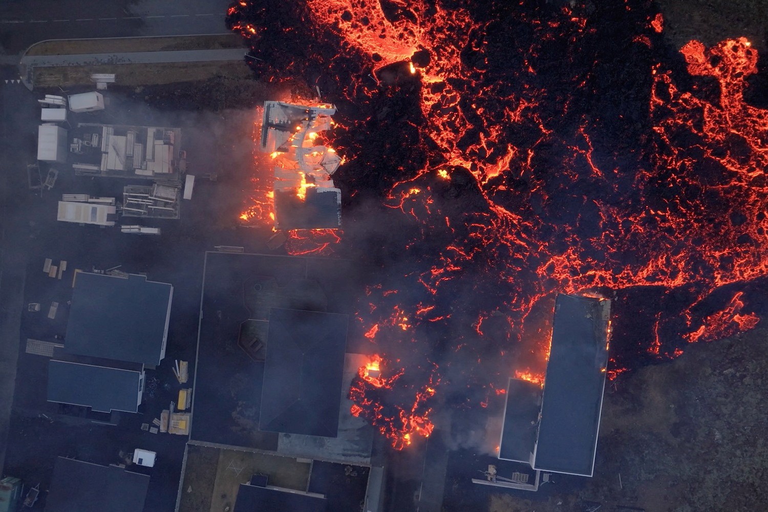 1500x1000, 364 Kb / вулкан, лава, извержение, Исландия