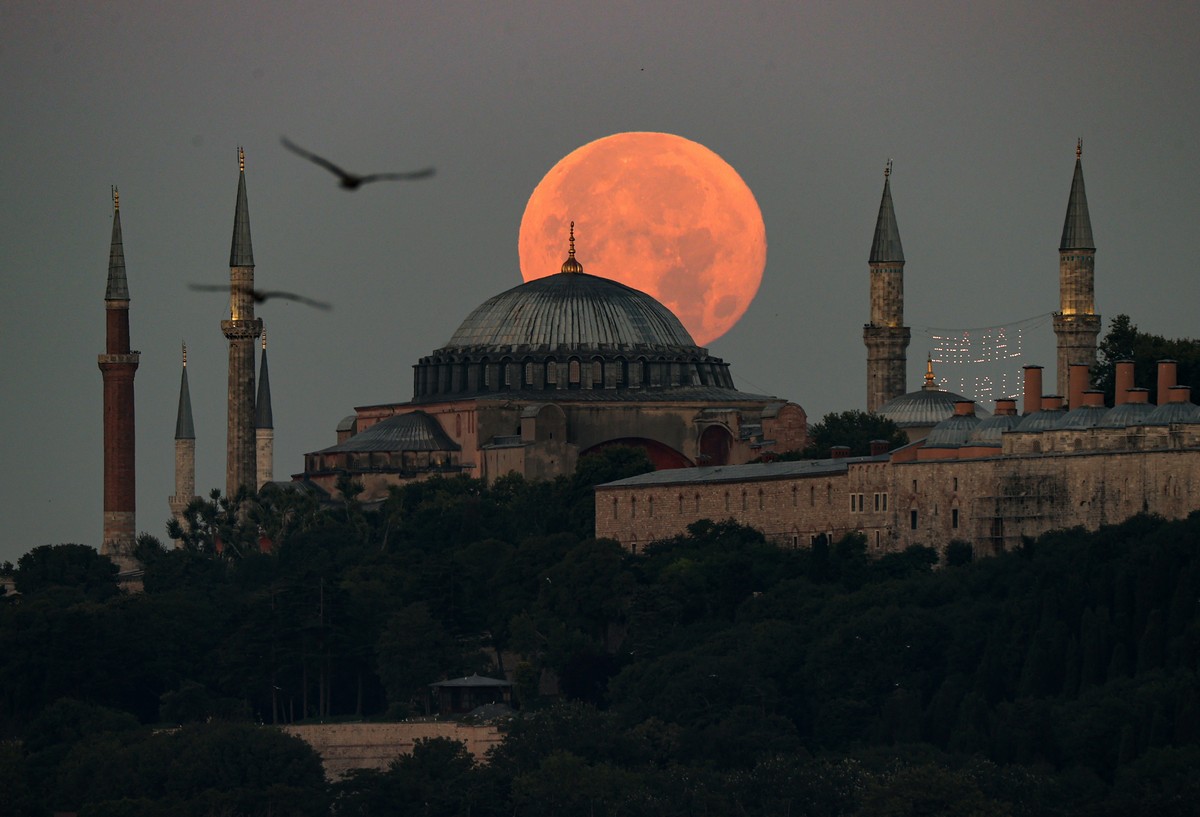 1200x817, 148 Kb / Турция, мечеть, луна, башня, минареты, птицы