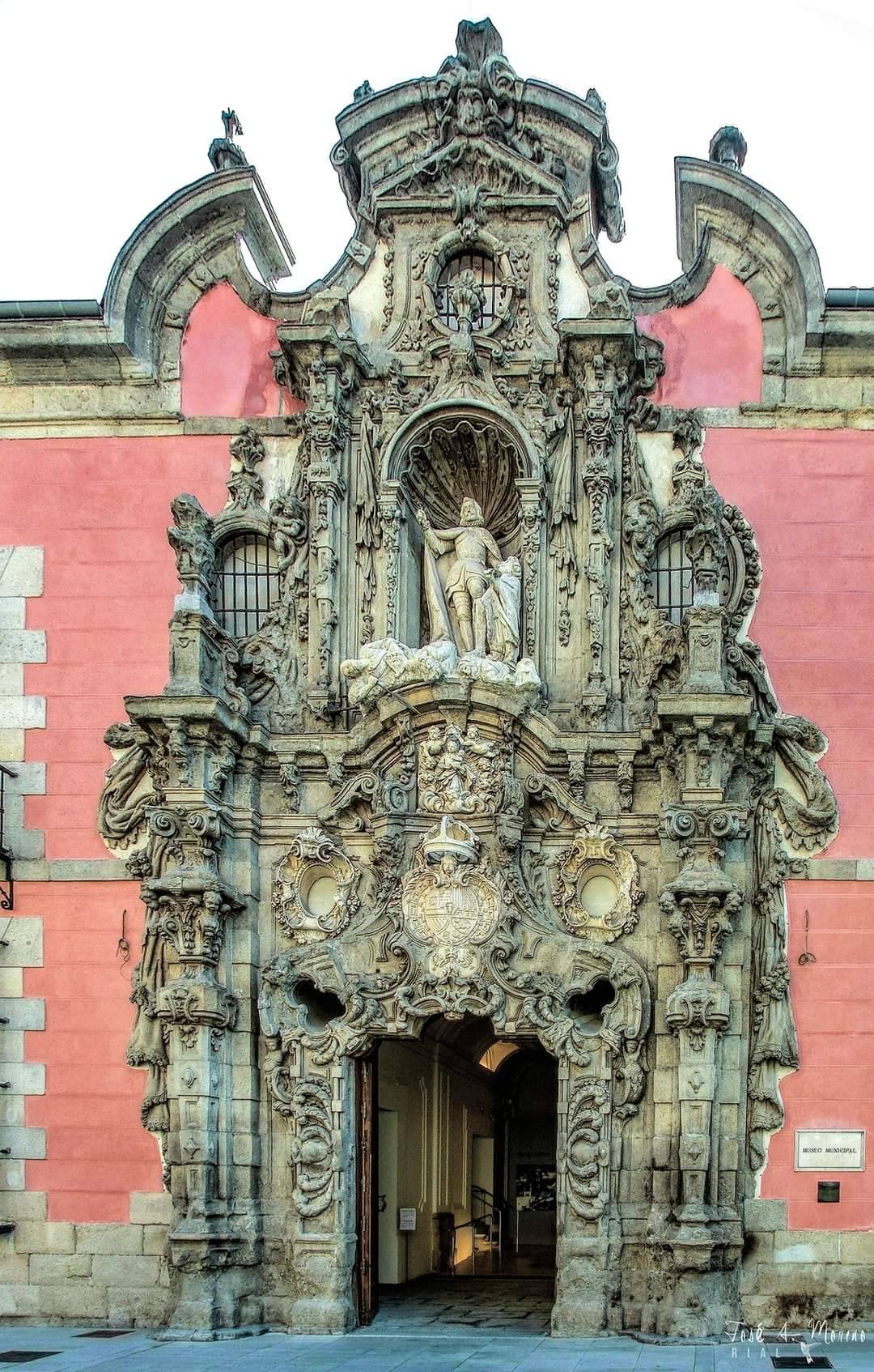 1080x1694, 353 Kb / лепнина, Мадрид, Испания, двери, ворота, статуя