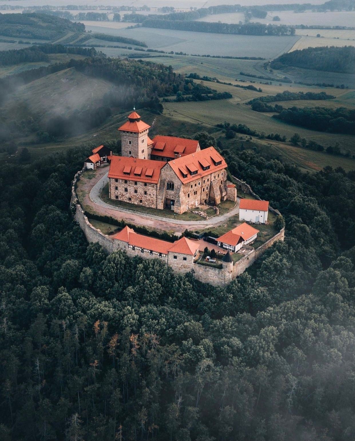 1241x1541, 403 Kb / крепость, замок, Тюрингия, Германия