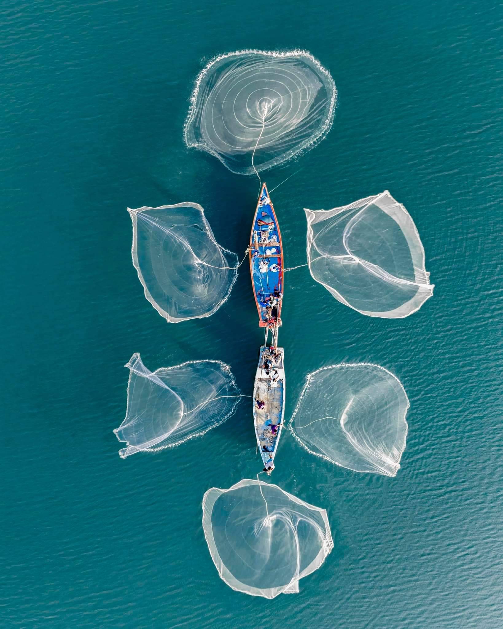 1638x2048, 284 Kb / лодка, сети