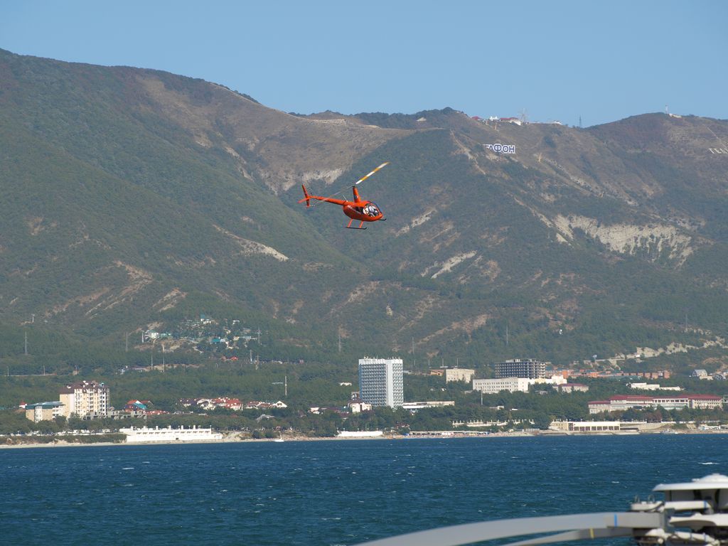 1024x768, 126 Kb / геленджик, бухта, горы, маркхот, вертолёт