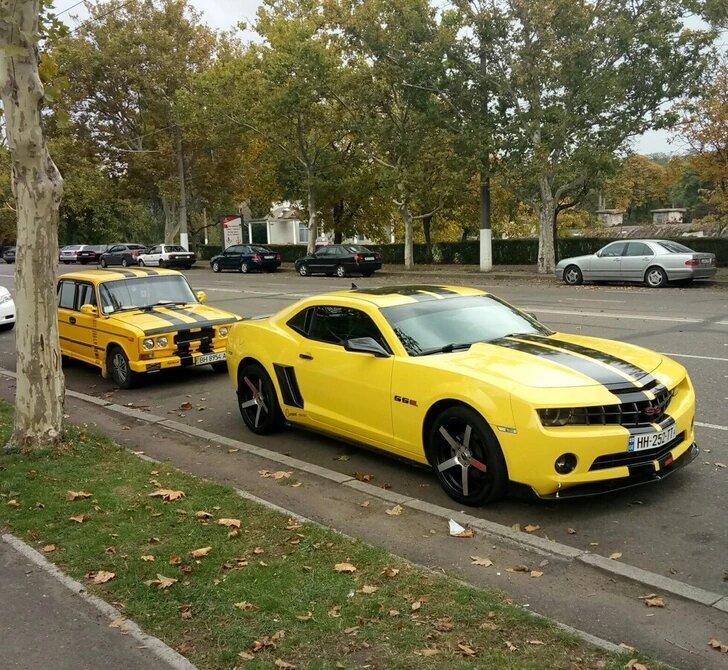728x670, 161 Kb / автомобиль, классика, ретро, жёлтый, полоски, Chevrolet, camaro, Chevrolet camaro