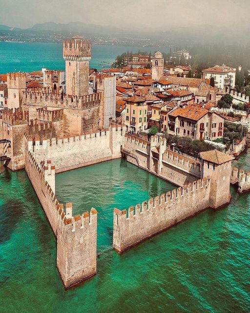 512x640, 96 Kb / The Scaligero Castle, замок , Скалигеро, озеро, Гарда, Сирмионе, Италия