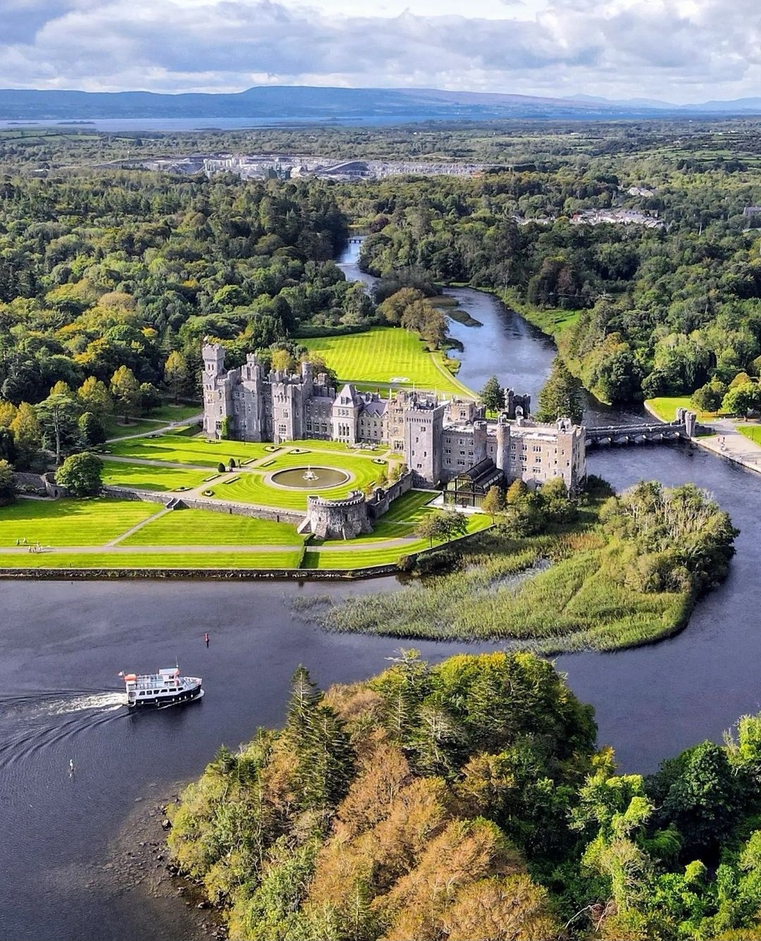 1080x1335, 602 Kb / Замок, крепость, Ирландия, мост, катер, Эшфорд