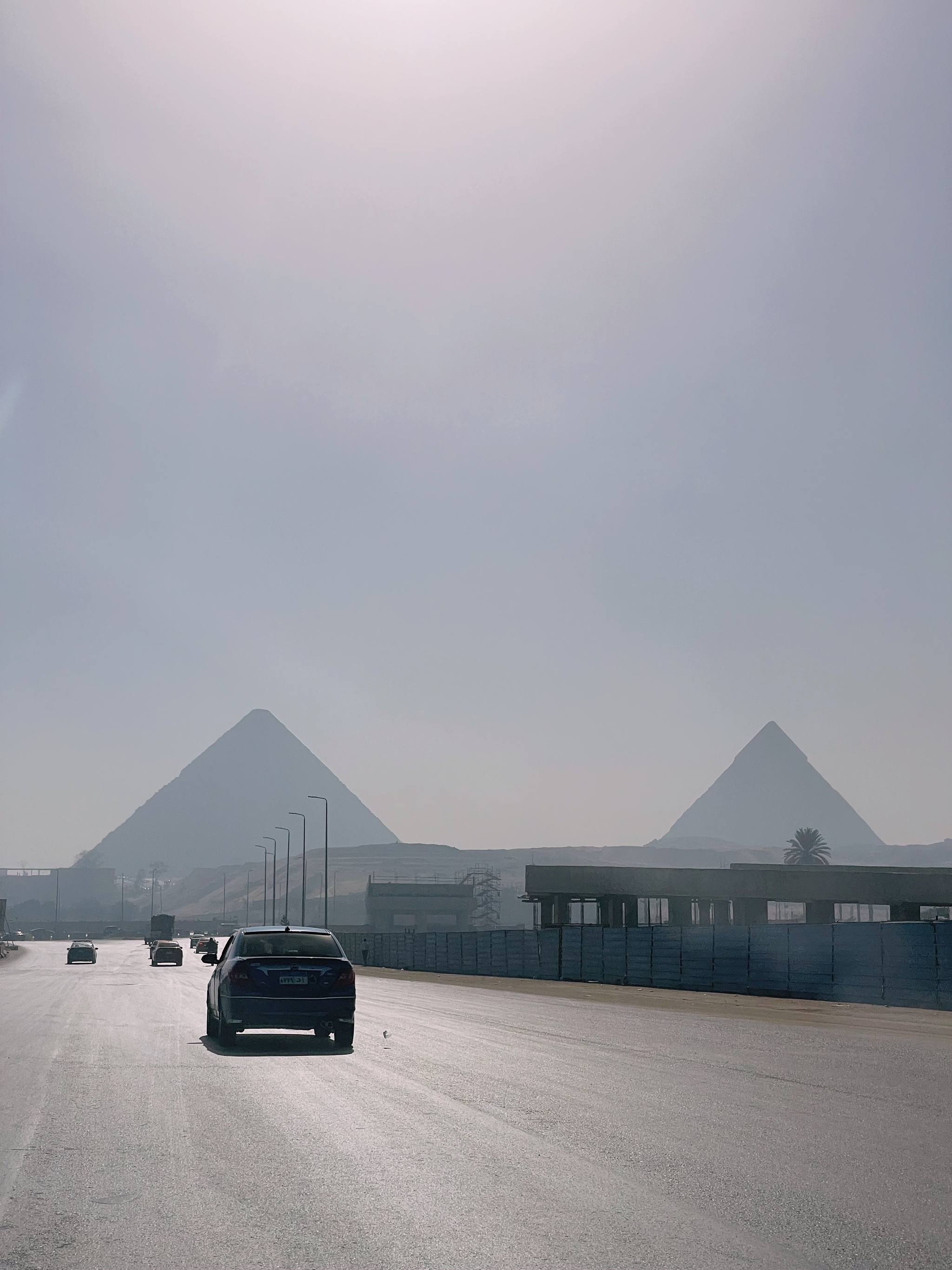 2048x2731, 327 Kb / Египет, пирамида, дорога, автомобили