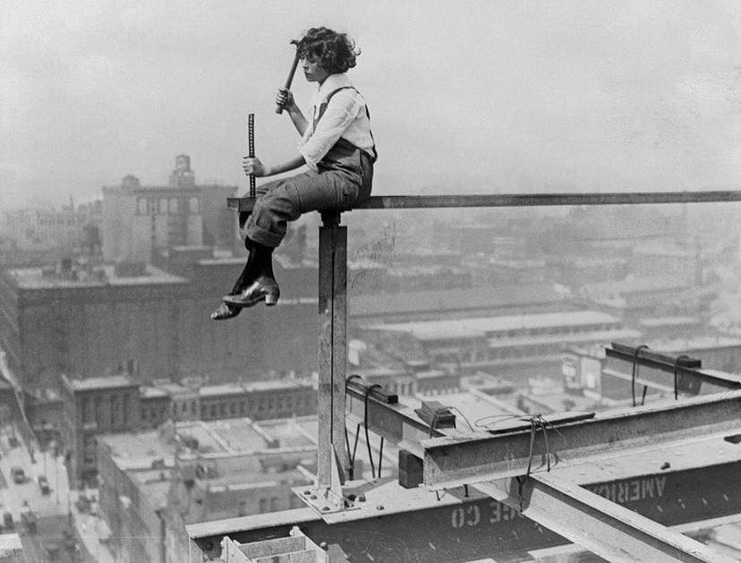 828x629, 62 Kb / Чикаго, стройка, женщина-высотница, ч/б