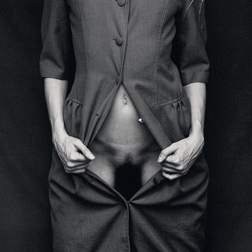 850x850, 209 Kb / платье, без трусов, без головы, ч/б