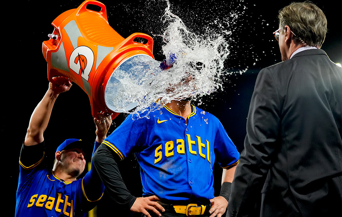 1100x700, 199 Kb / Игрок, интервью, бейсбол