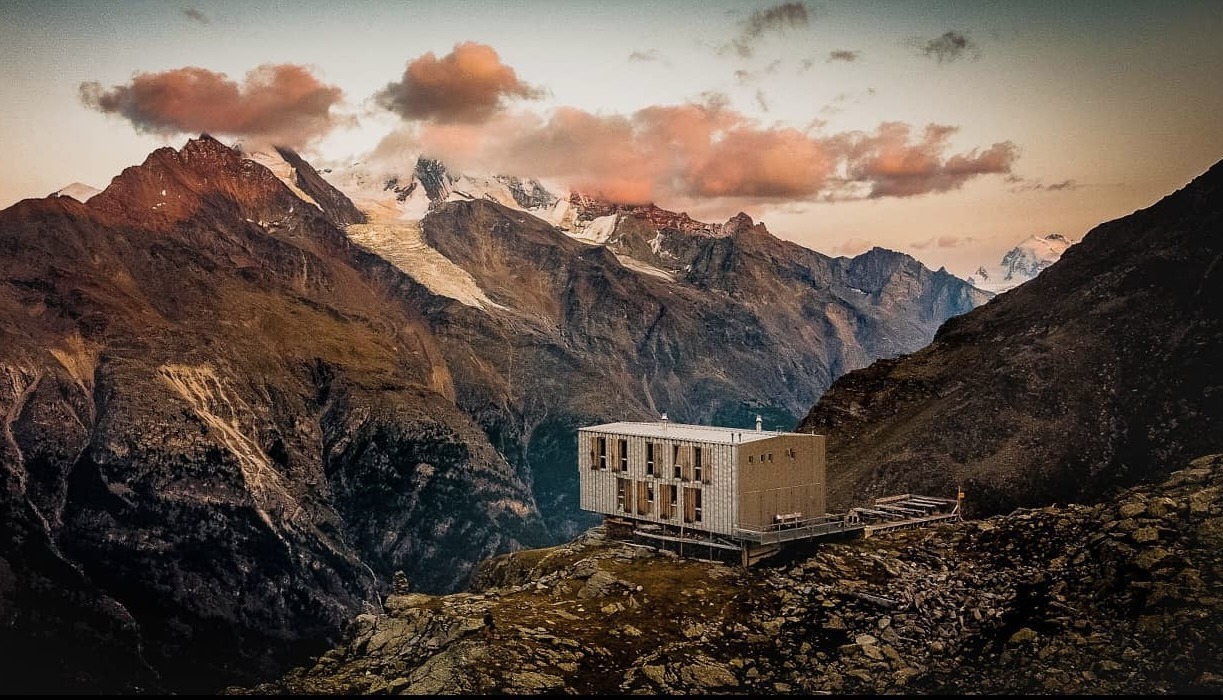 1223x700, 308 Kb / Горы, скалы, домик, дом