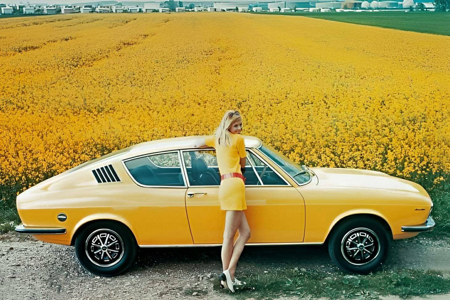 1458x972, 265 Kb / автомобиль, классика, ретро, audi, жёлтый, поле, цветы