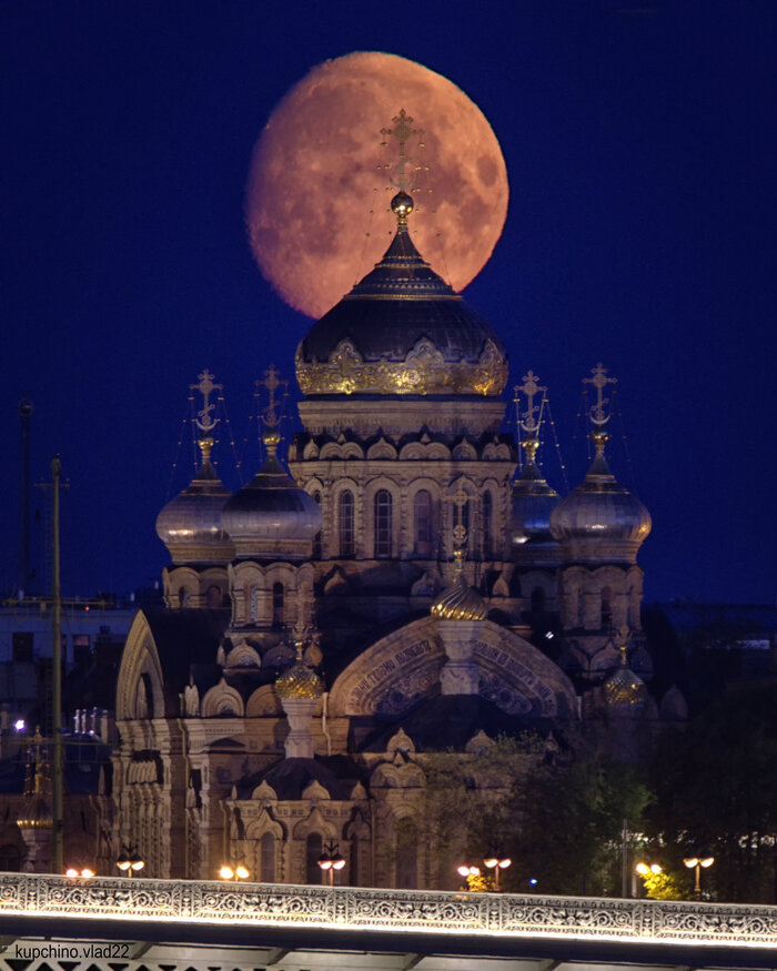 700x875, 122 Kb / Петербург, полная луна, церковь, Васильевский остров