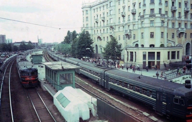 800x509, 196 Kb / Москва, электричка