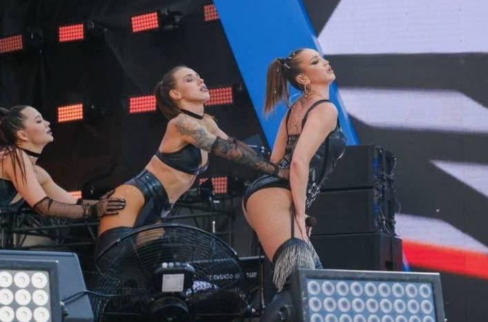 707x466, 48 Kb / Бузова, концерт