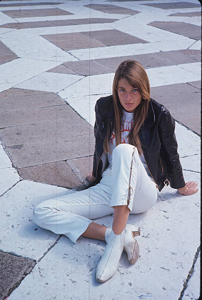 413x612, 47 Kb / Francoise Hardy,портрет,шатенка