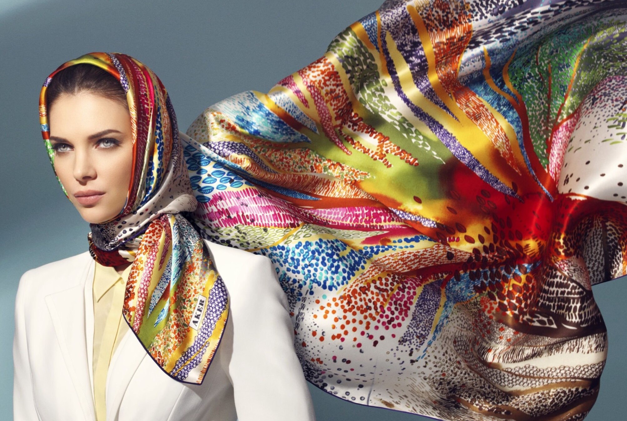 2006x1348, 618 Kb / Девушка, платок, пиджак, Aker