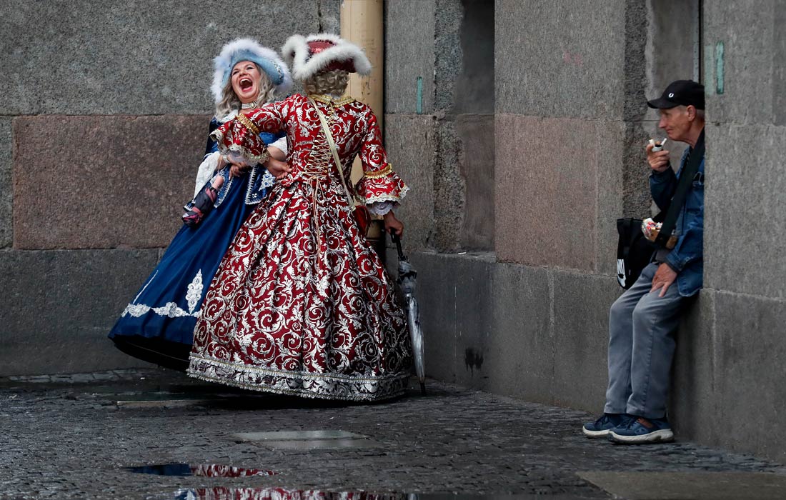 1100x700, 170 Kb / платье, Санкт-Петербург, зонт, шляпа, парик, треуголка