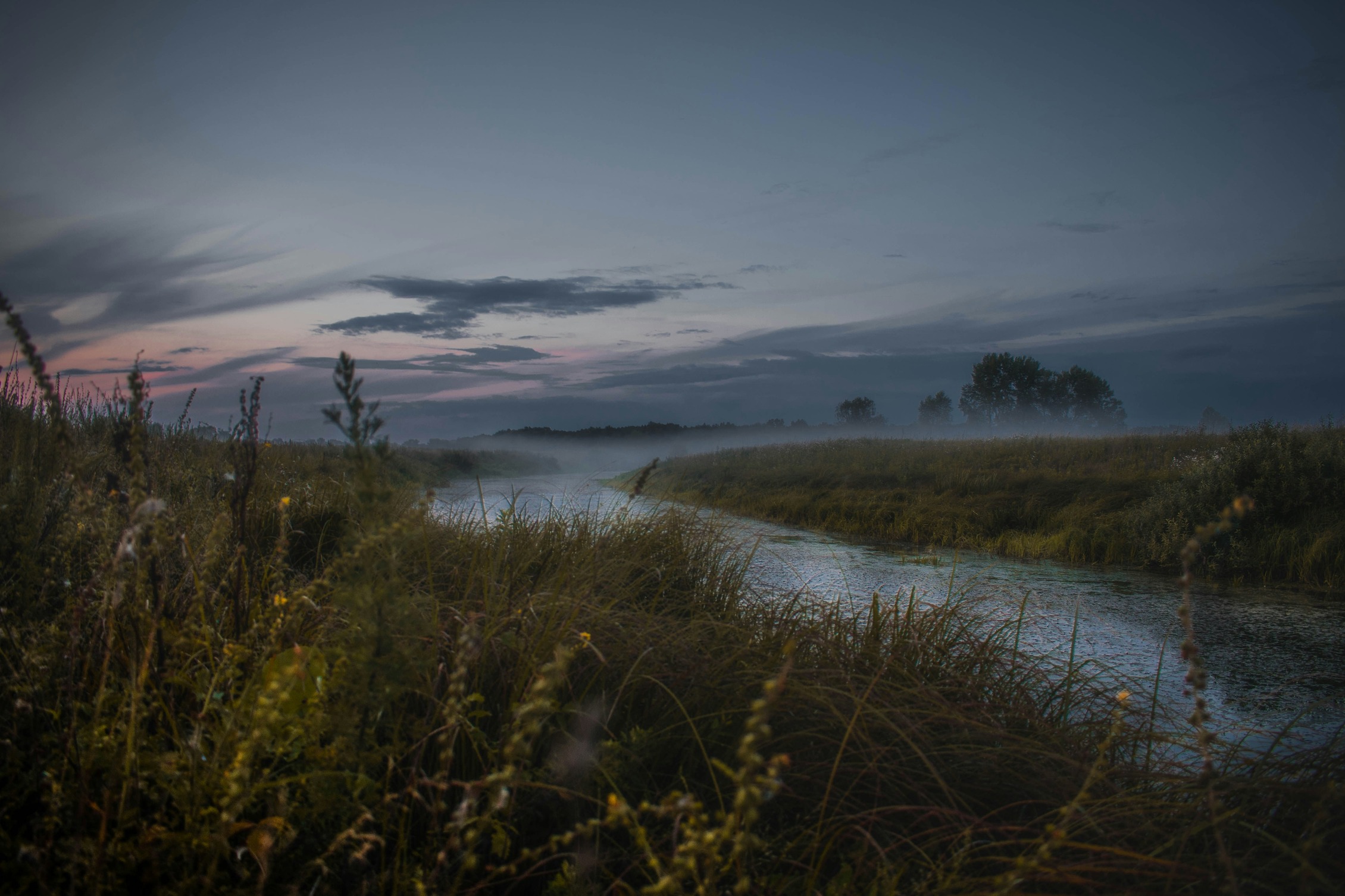 2260x1506, 523 Kb / Nazar Sharafutdinov, поле, река, туман, сумерки