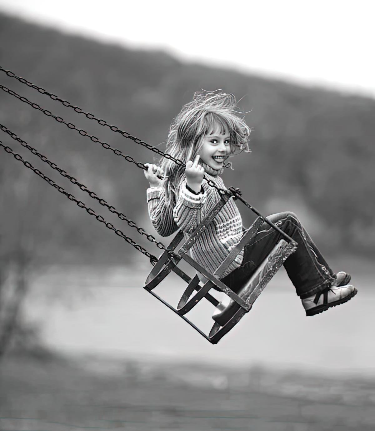 1200x1380, 109 Kb / девочка, качели, цепи, язык, фак, ч/б