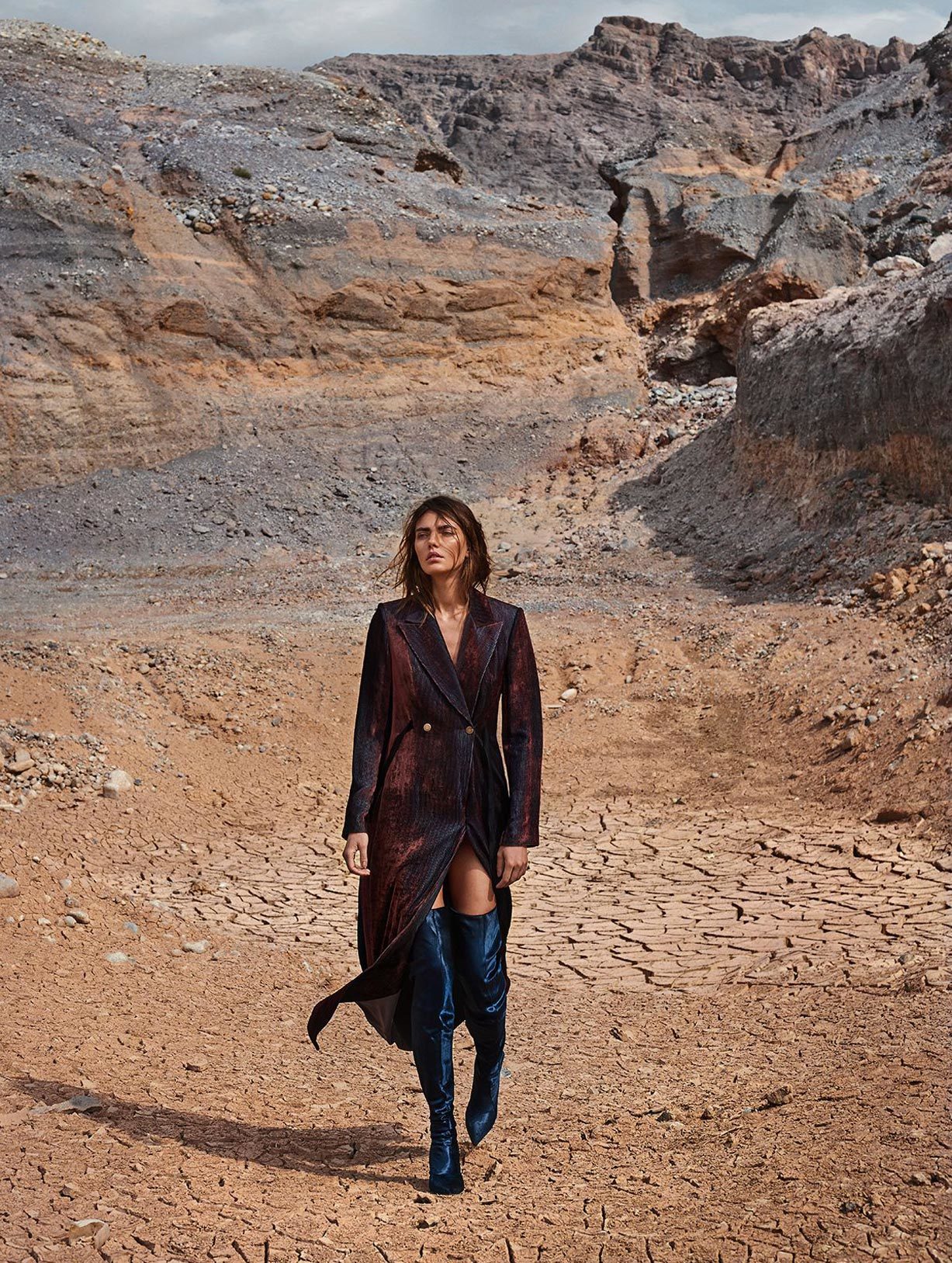 1227x1627, 628 Kb / плащ, сапоги