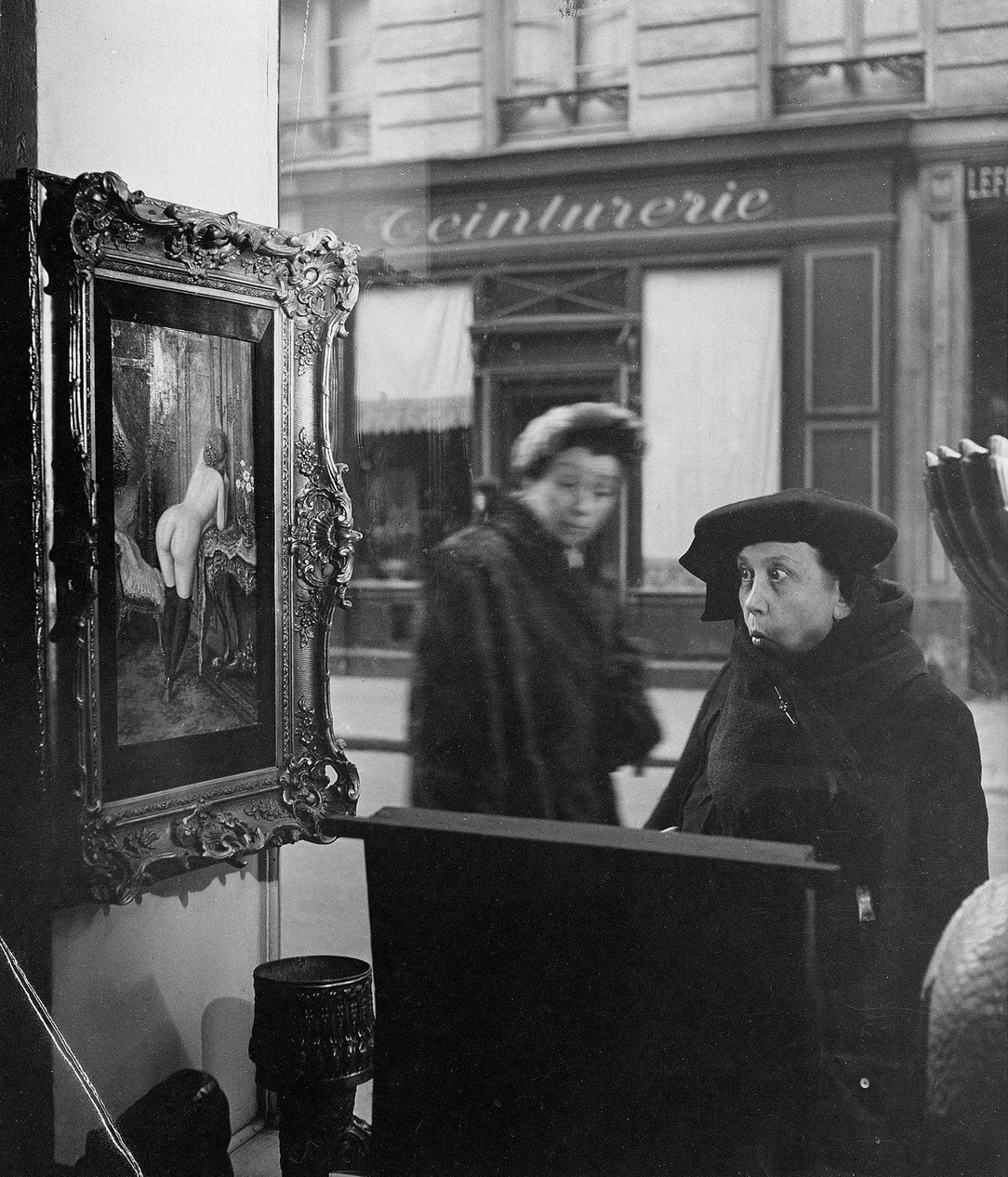 1084x1266, 608 Kb / картина, витрина, Париж, Робер Дуано, ч/б