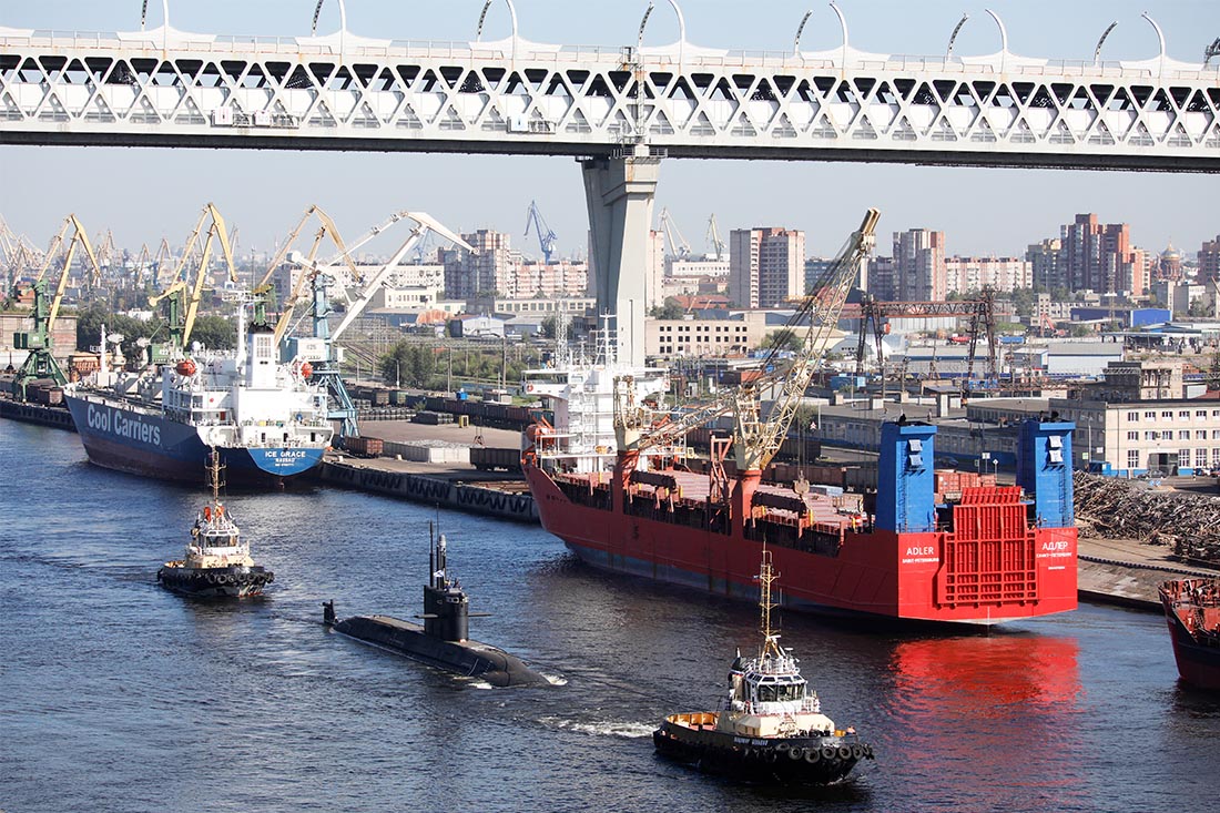 1100x733, 273 Kb / Подводная лодка, Великие Луки, подлодка, Санкт-Петербург, кран, мост, буксир