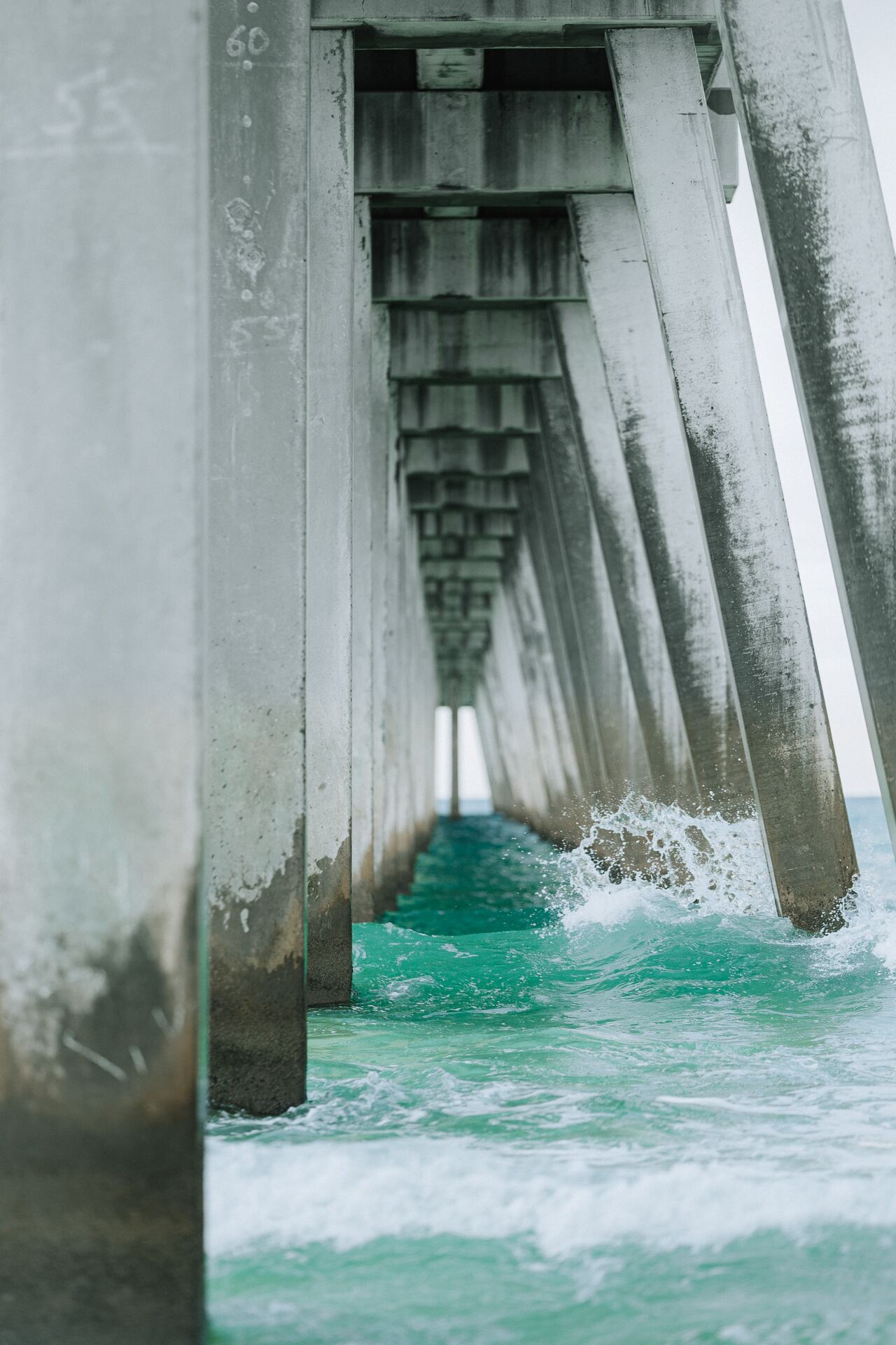 1280x1920, 272 Kb / мост, столб, свая, пирс