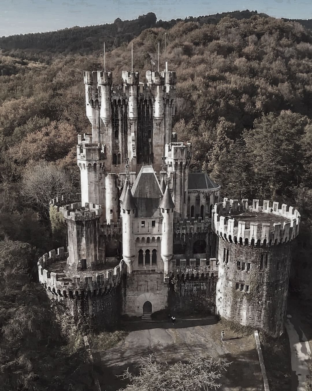 1080x1350, 320 Kb / Испания , замок , ч/б