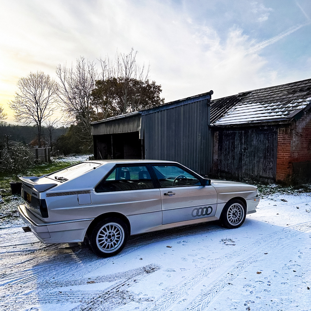 1080x1080, 500 Kb / автомобиль, классика, ретро, audi, домик в деревне, снег, дом, сарай, гараж