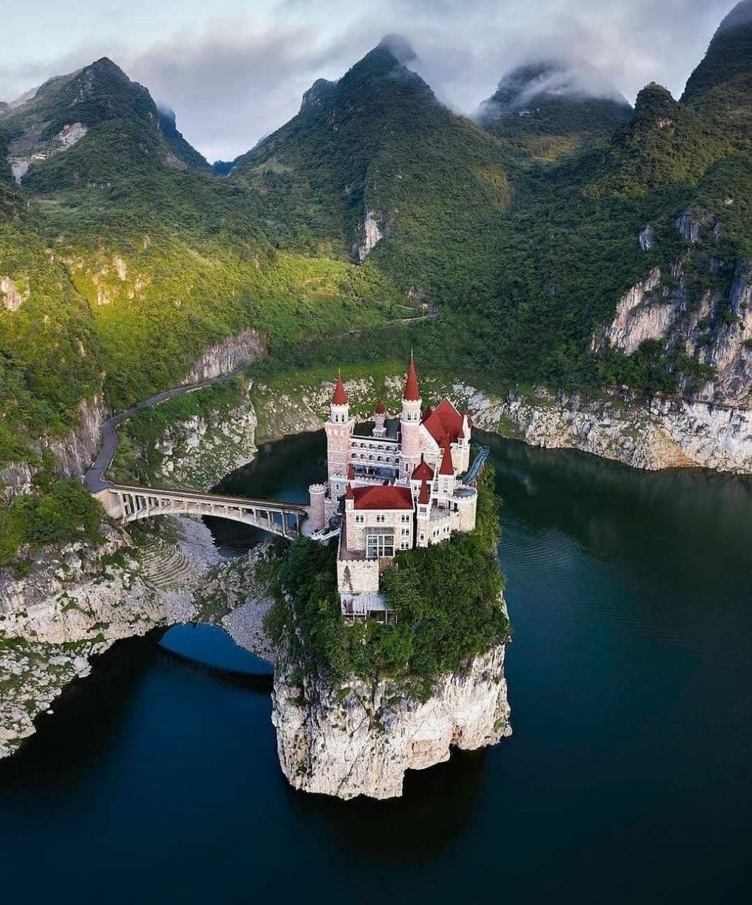 1063x1280, 361 Kb / Замок, остров, Китай, мост, озеро