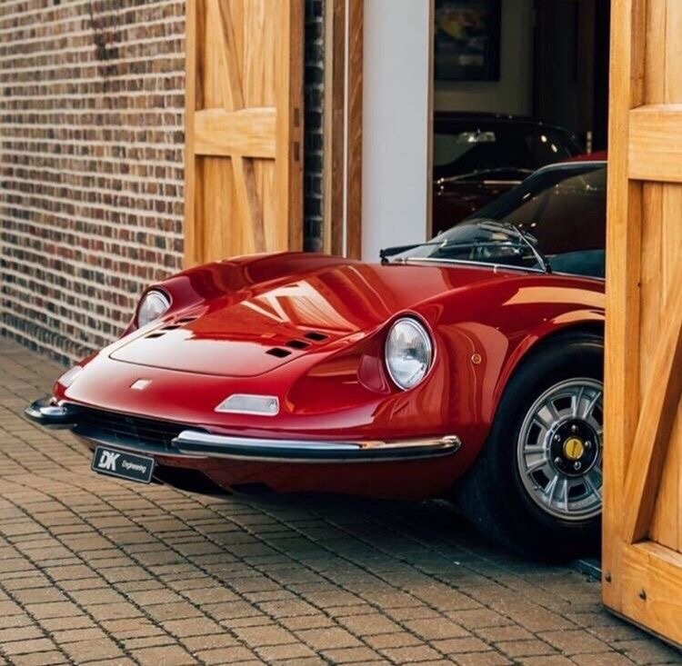 750x733, 118 Kb / автомобиль, классика, ретро, Porsche, гараж, ворота, брусчатка