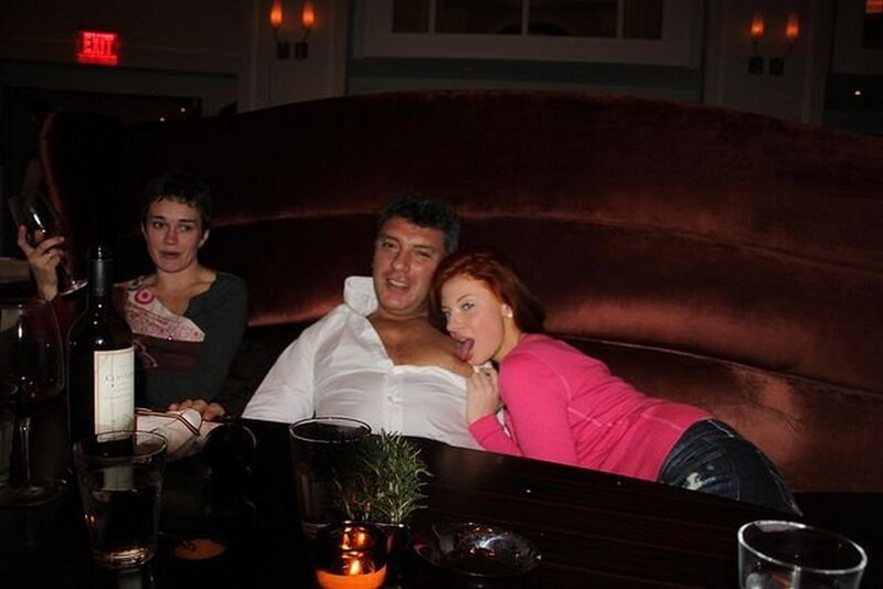 800x534, 50 Kb / Борис Немцов, Дурицкая, ресторан, бутылка