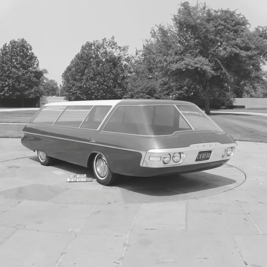 526x526, 36 Kb / Ford Unitron, микроавтобус, ч/б