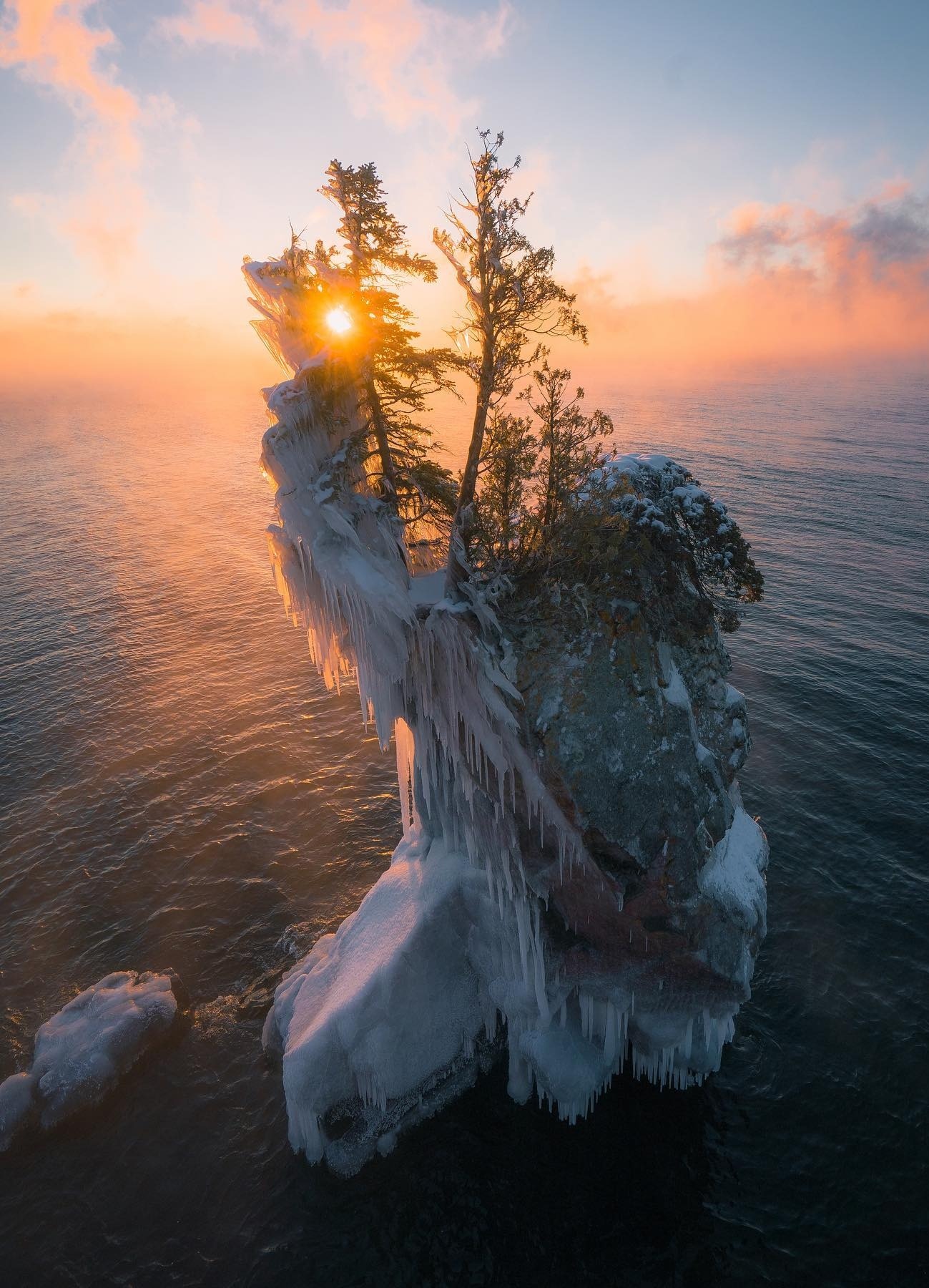 1299x1800, 381 Kb / горы, скалы, остров, дерево, лед, снег, солнце