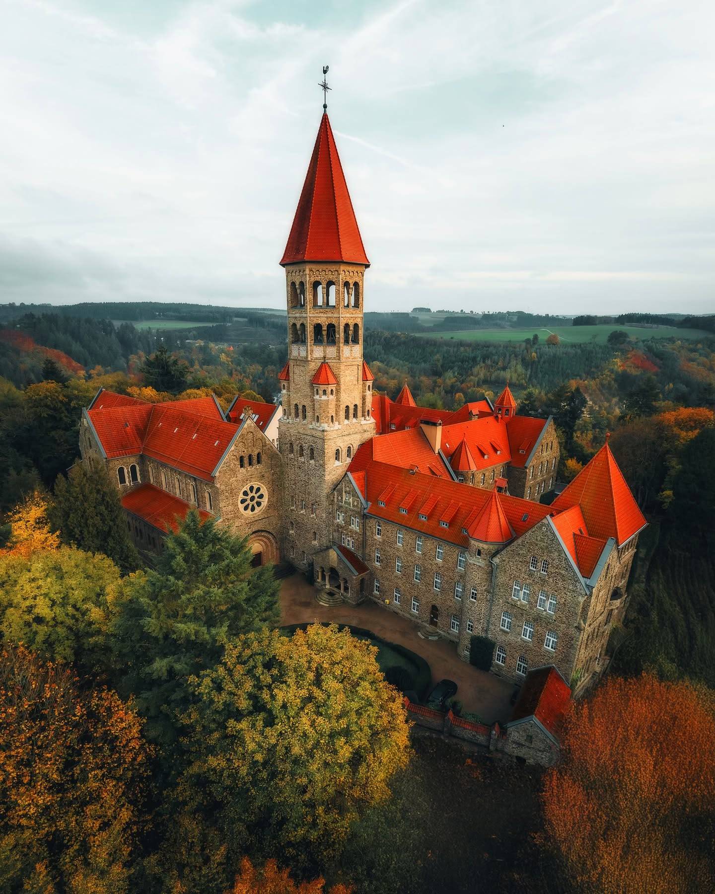 1440x1800, 361 Kb / Люксембург, аббатство, лес, башня, шпиль, флюгер