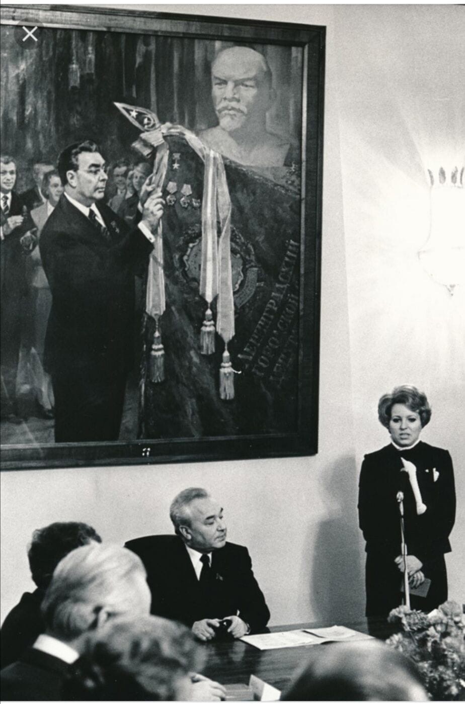 924x1400, 271 Kb / Матвиенко, ч/б, Ленин, картина, пиджак