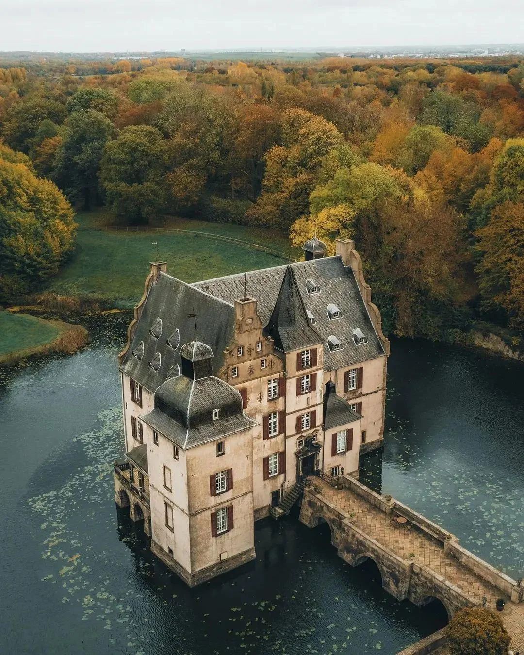 1080x1350, 332 Kb / замок, крепость, ров, мост, Бодельшвинг, Германия