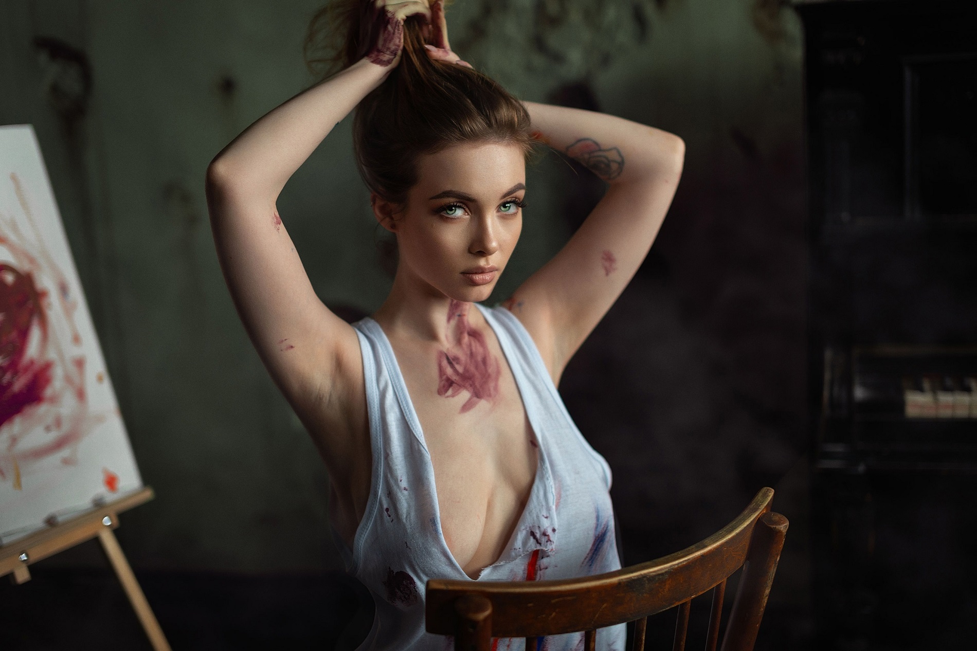 1900x1266, 488 Kb / стул, мольберт, краски, тату