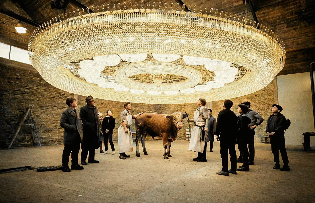 1108x715, 537 Kb / Люстра, корова, бык