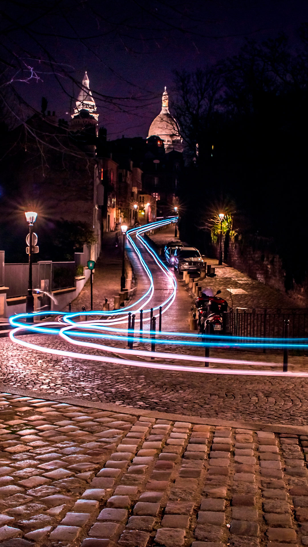 1080x1920, 564 Kb / улица, брусчатка, Монмартр, таймлапс, огни, фонарь, костел, купол