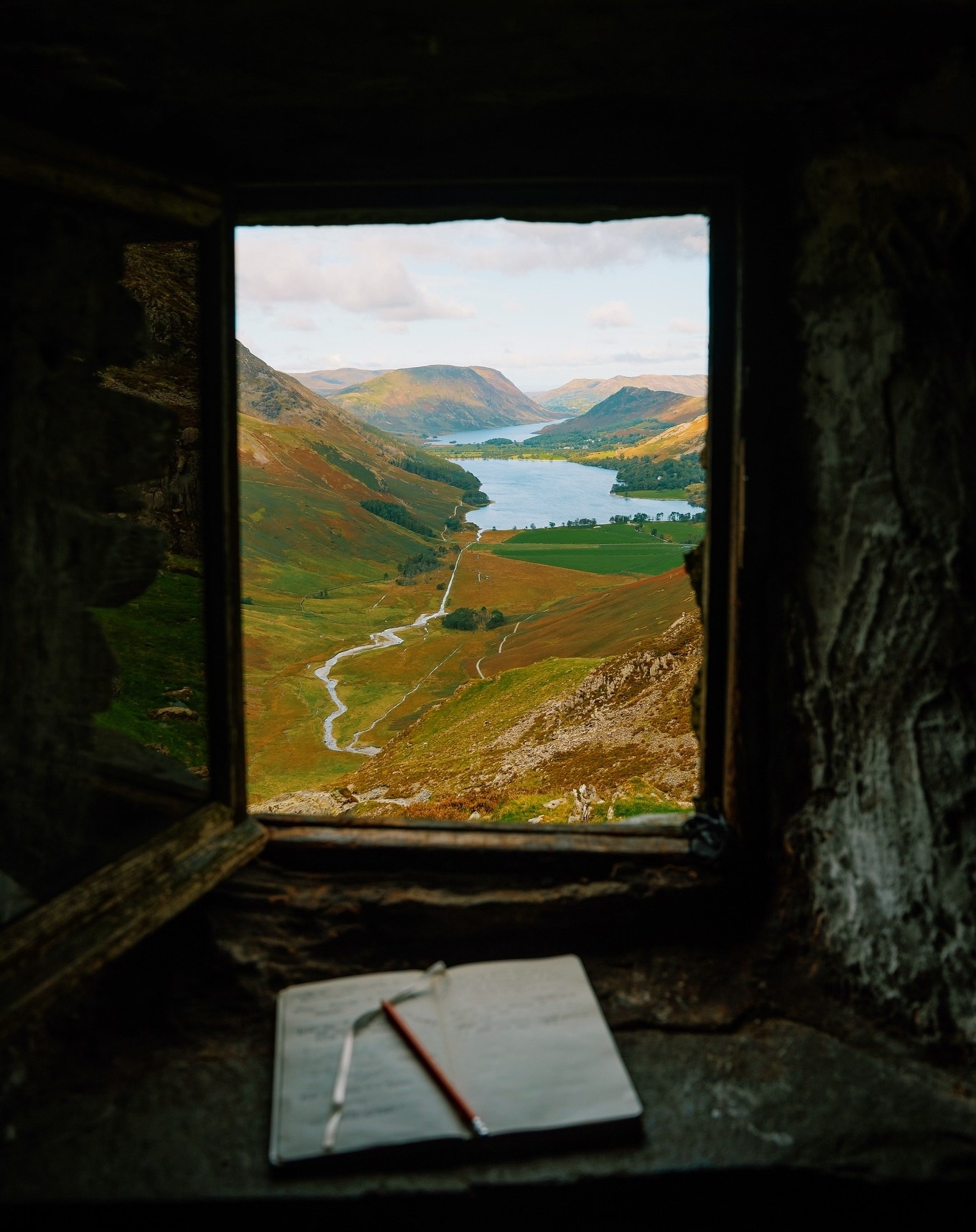 1359x1716, 378 Kb / окно, блокнот, карандаш, река, горы
