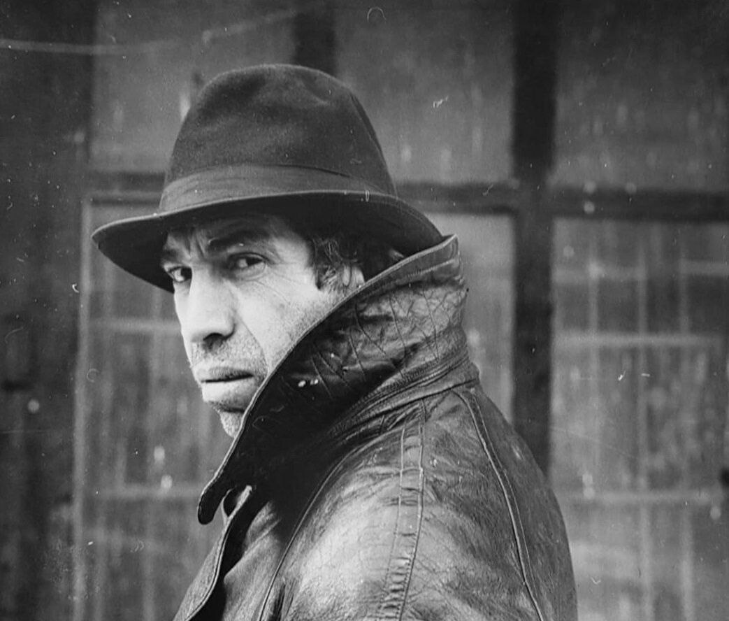 1043x888, 114 Kb / Владимир Толоконников, Собачье сердце, ч/б, шляпа, плащ