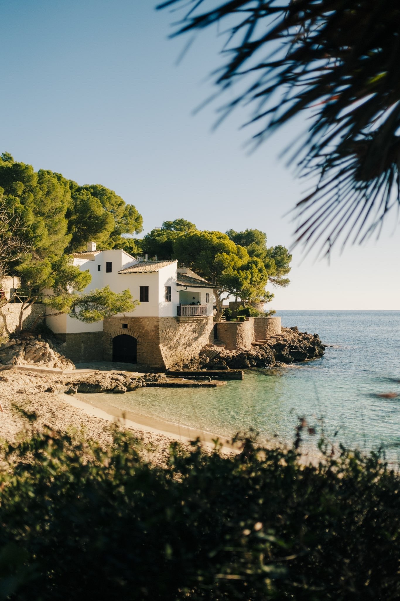 1366x2048, 517 Kb / пляж, дом, песок, Испания