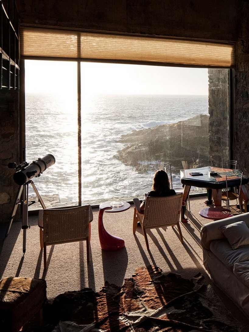 818x1092, 308 Kb / окно, море, горы, скалы, кресло, телескоп