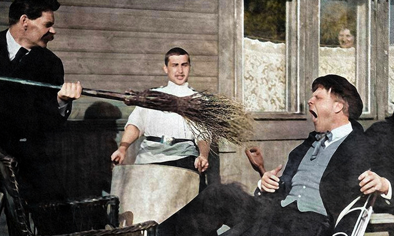 800x480, 185 Kb / Максим Горький, Федор Шаляпин, метла, окно