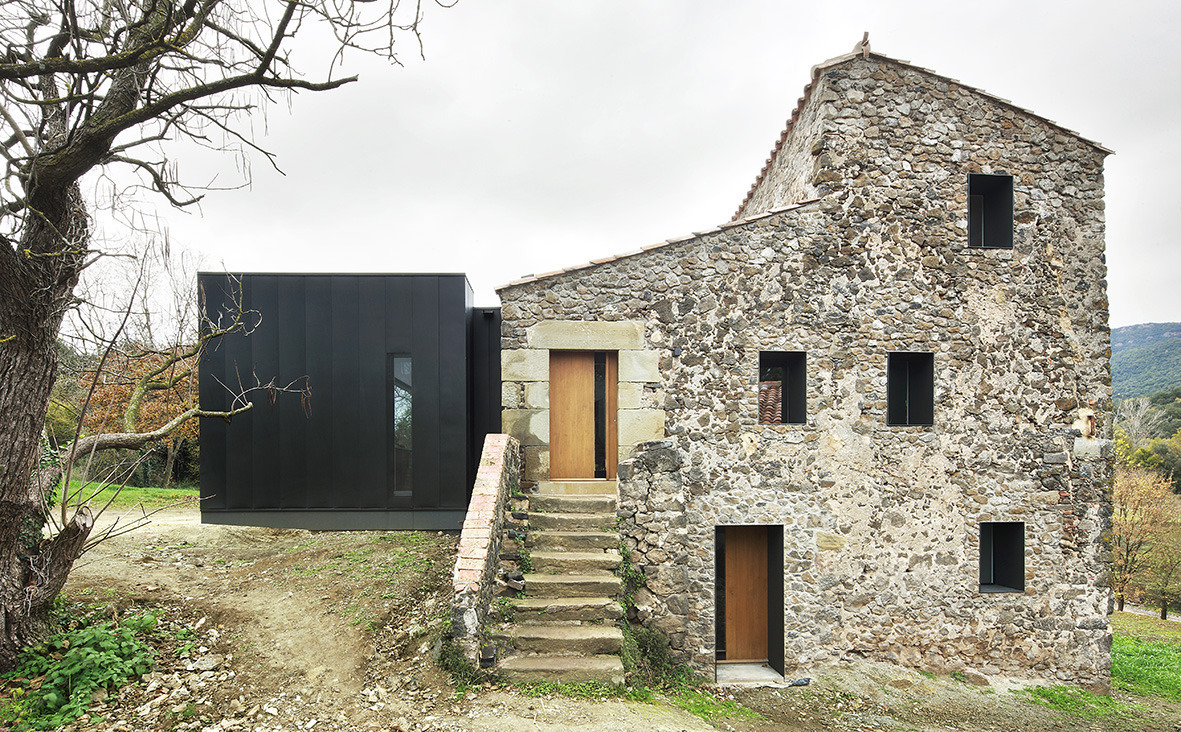 1181x732, 521 Kb / Дом, камни, домик в деревне, лестница, ступеньки, крыльцо, гараж, дерево