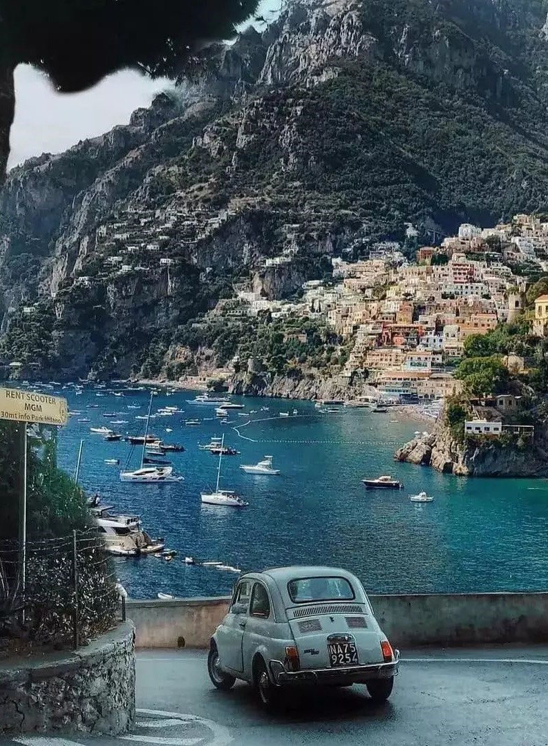 793x1080, 366 Kb / автомобиль, классика, ретро, яхта, горы, лодка, Италия, побережье, Позитано