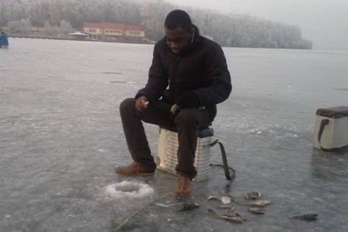 508x339, 20 Kb / Негр, рыбалка, зима