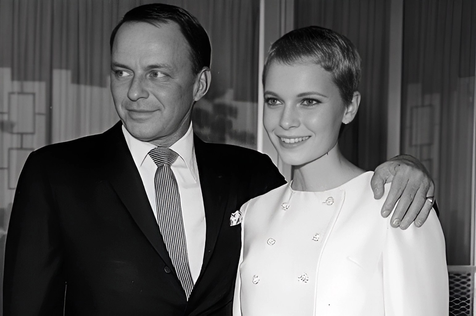 1542x1024, 281 Kb / Синатра, Ферроу, ч/б